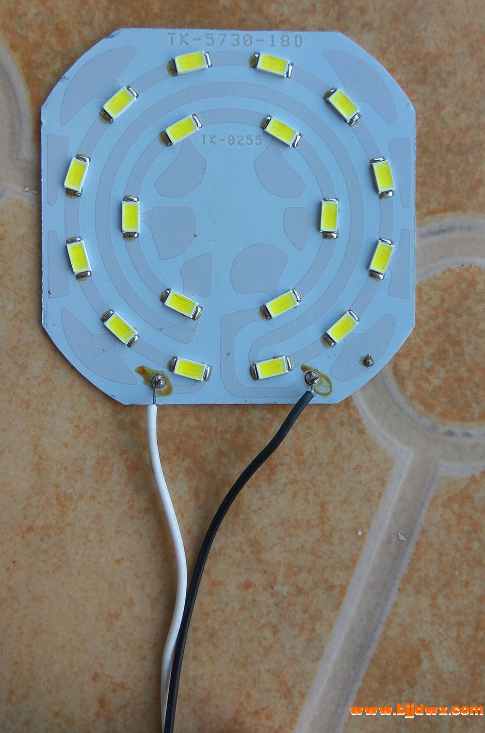 LED1.jpg