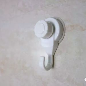 如何让家里的吸墙挂钩更牢靠。实用。