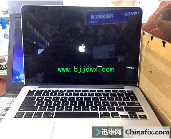 苹果A1502笔记本进水不开机，腐蚀严重处理器险报废，看师傅如何拯救