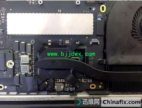 苹果A1502笔记本进水不开机，腐蚀严重处理器险报废，看师傅如何拯救