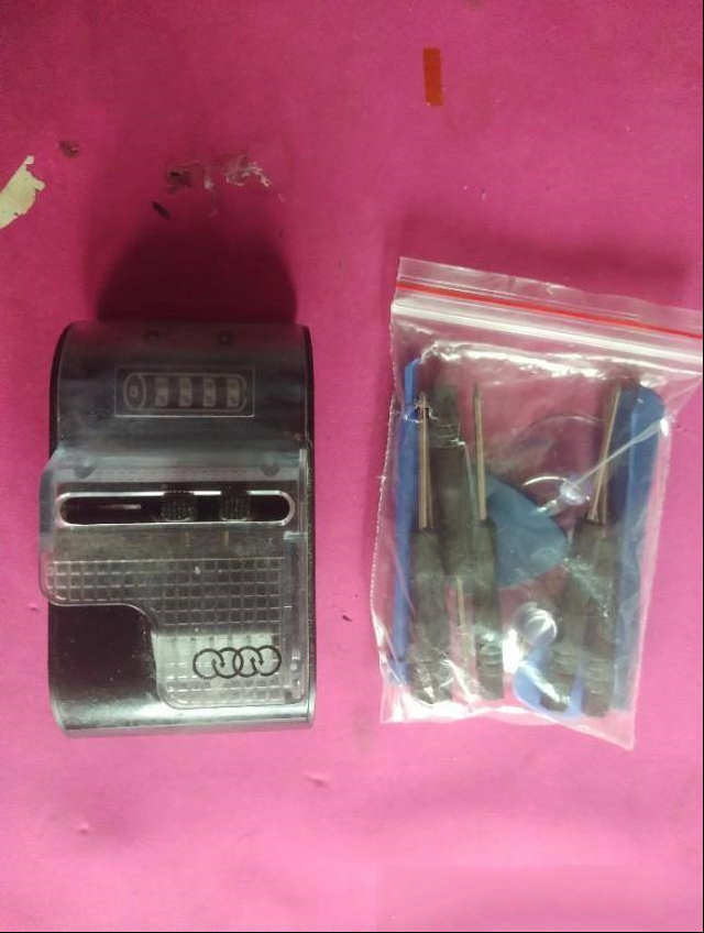 171701ti43qu011xuqq149.jpg