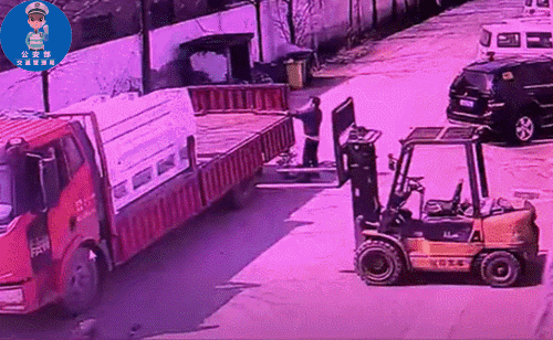 295eeb3fd7146eb1d86db988780696f2.gif