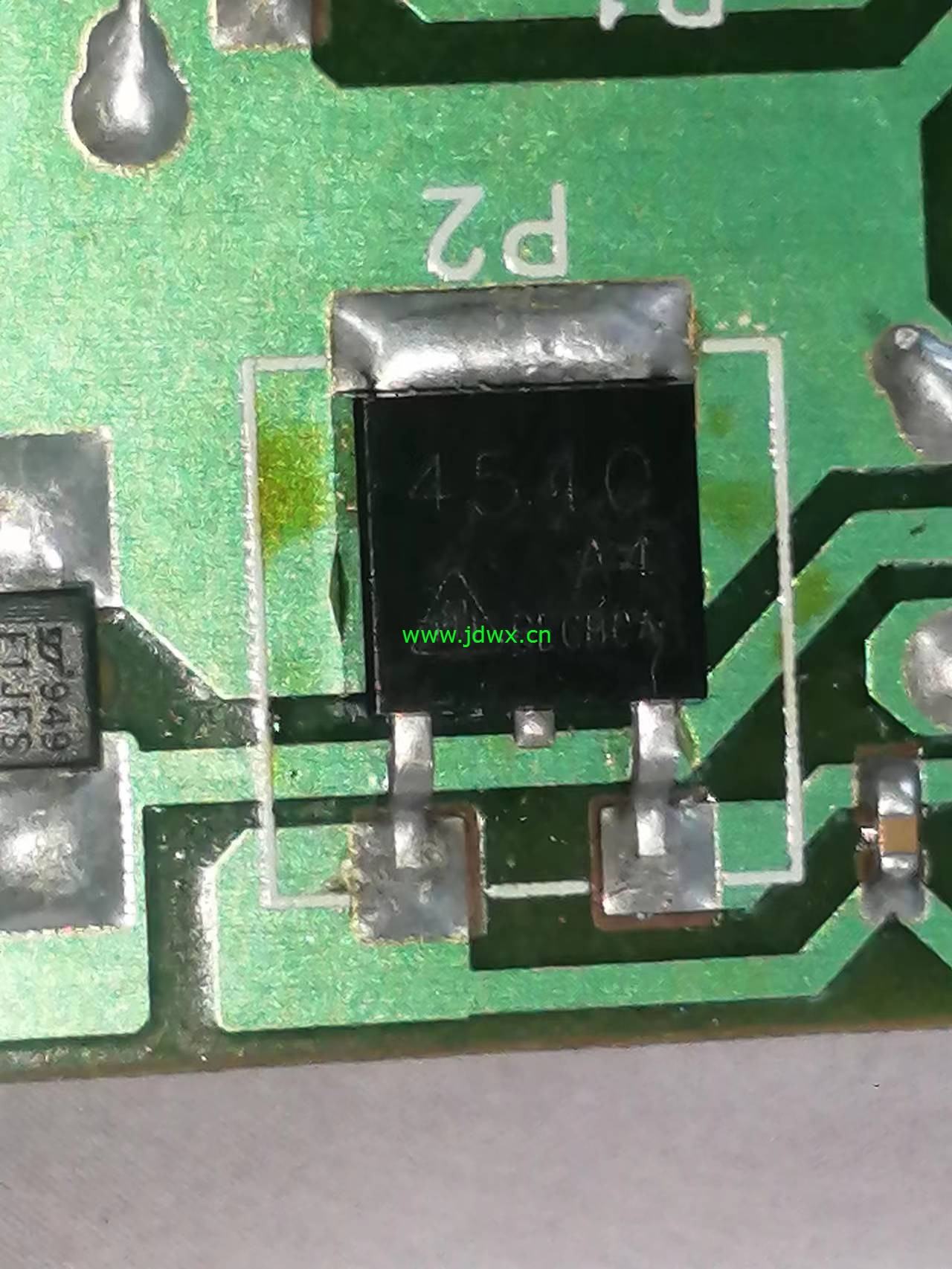 芯片大字4540，中间为A4