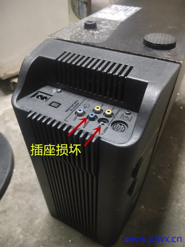 2 右声道和中置声道插座损坏IMG_20250915_172132.jpg
