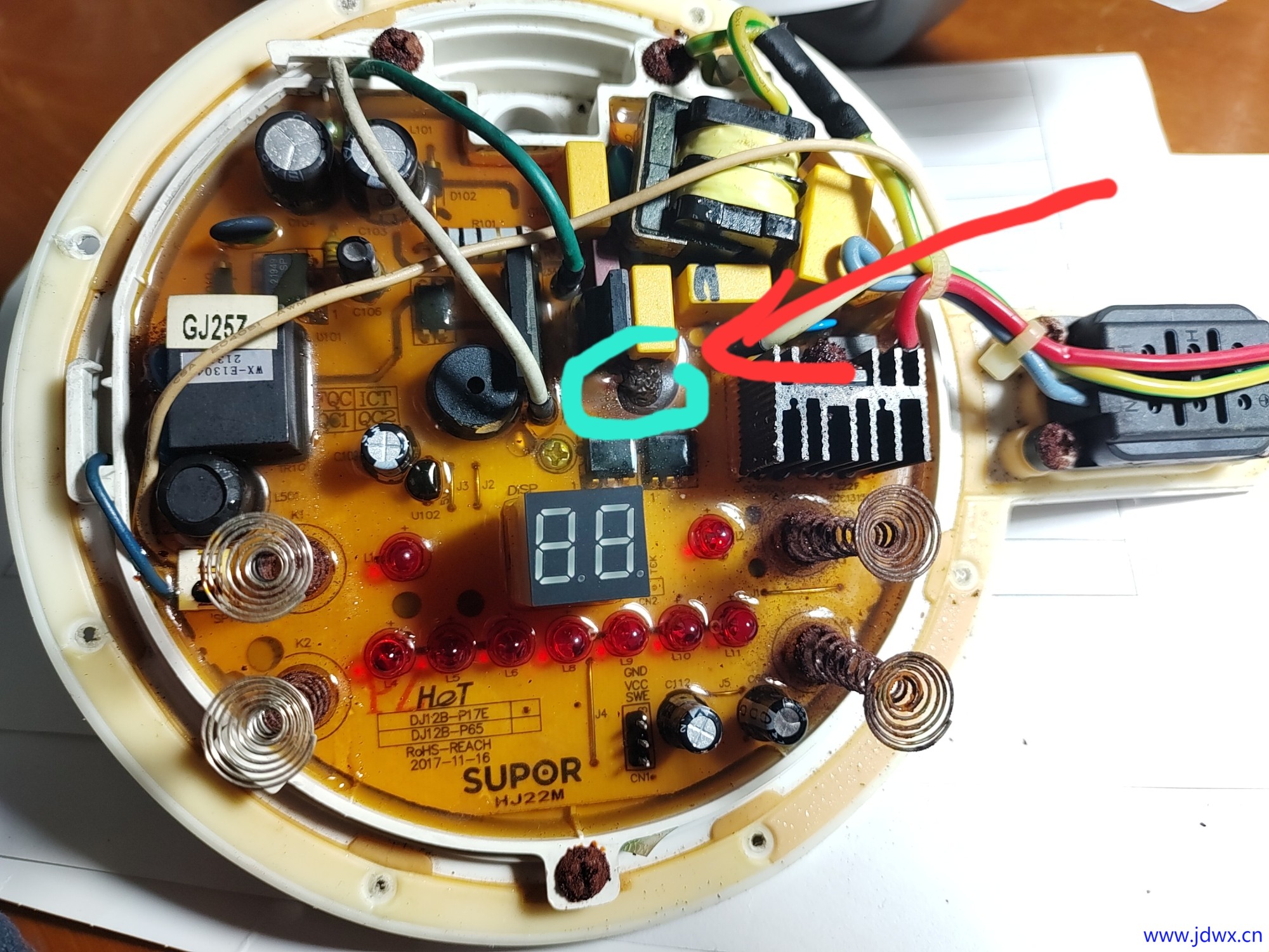 圆圈中的电阻烧断