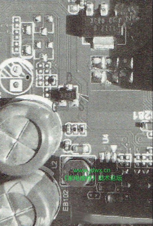 新科LEDTV-3206液晶电视红灯亮不开机的检修思路