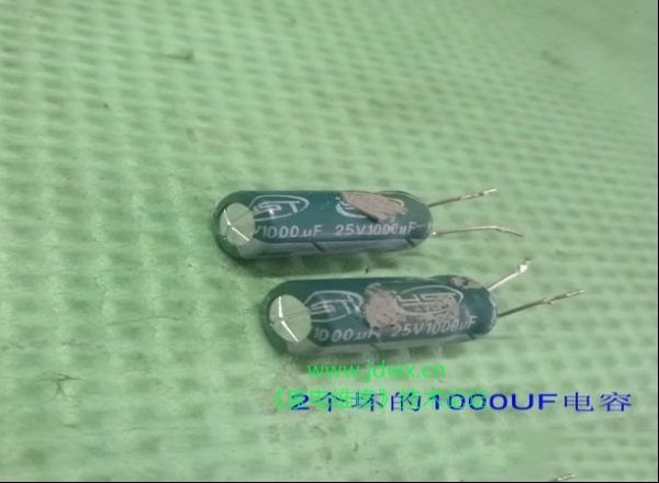 熊猫LE32M28液晶电视开机一闪后关机维修