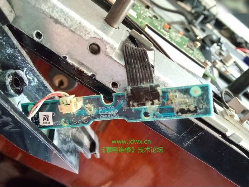 乐视X40S（L403P3）液晶电视通电后无反应检修思路
