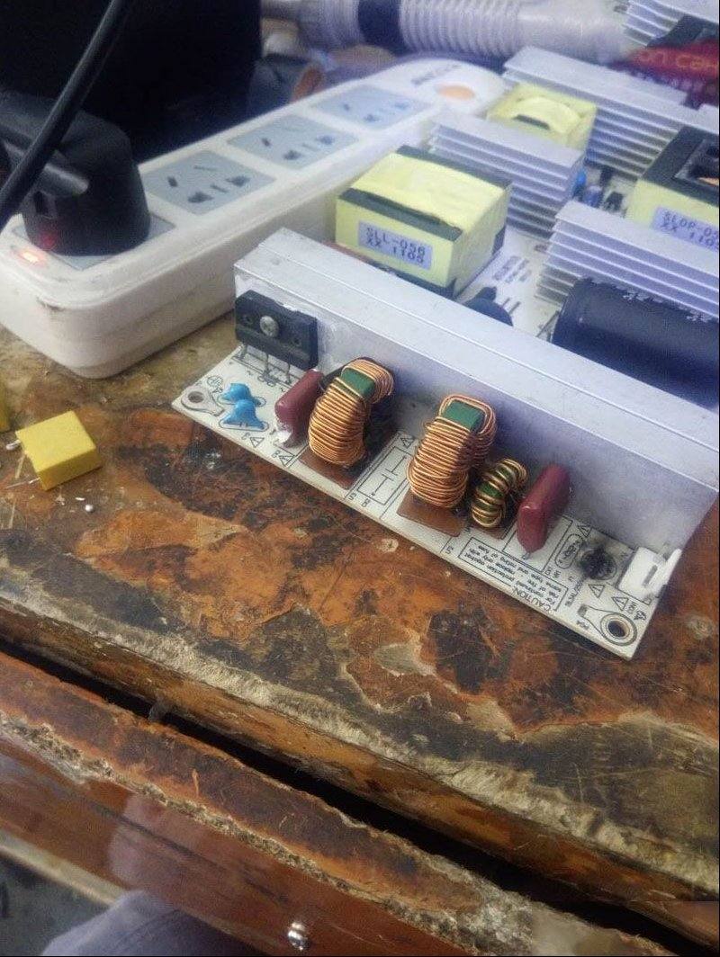 杂牌42寸液晶电视烧保险的检修思路