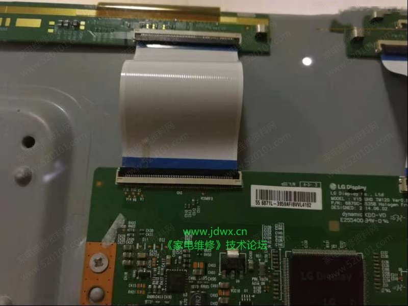微鲸WTV55K1液晶电视屏幕图像跳动且灰屏的检修思路