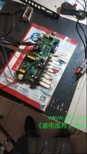 组装机采用TP.V56.PA671主板不开机且指示灯不亮的维修