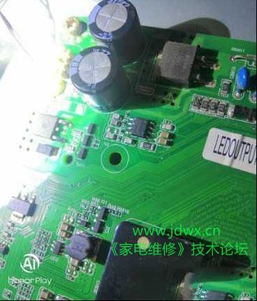 小米55M5-AZ液晶电视闪屏且黑屏的检修思路