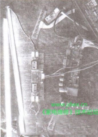用LED灯条替换原机灯管修复LCD液晶电视黑屏故障