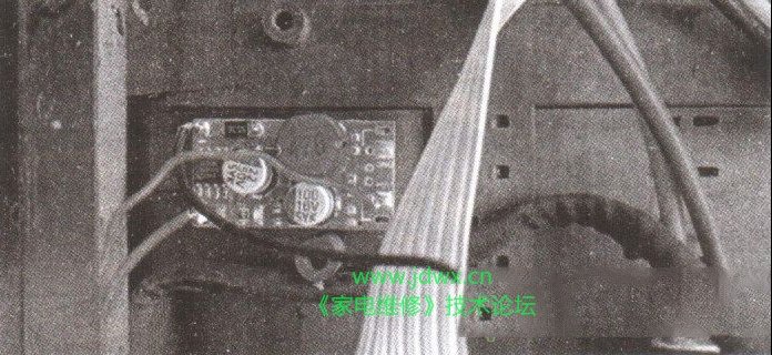 上海JM8832K液晶电视开机没有反应的检修思路