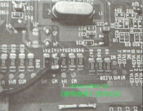改动电路修复拼接屏电视黑屏的检修思路