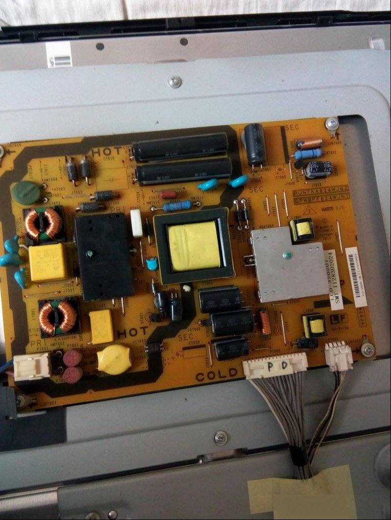 个人经验：夏普LCD-32NX430液晶电视开机后1分钟黑屏故障排除
