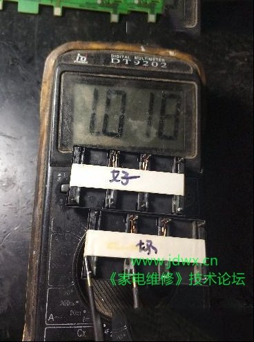 三星LA32B350F1液晶电视有声背光一闪即灭的检修