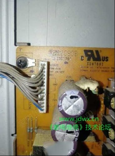 LG 32LH20R液晶电视LCD灯管更换LED灯条过程（图）