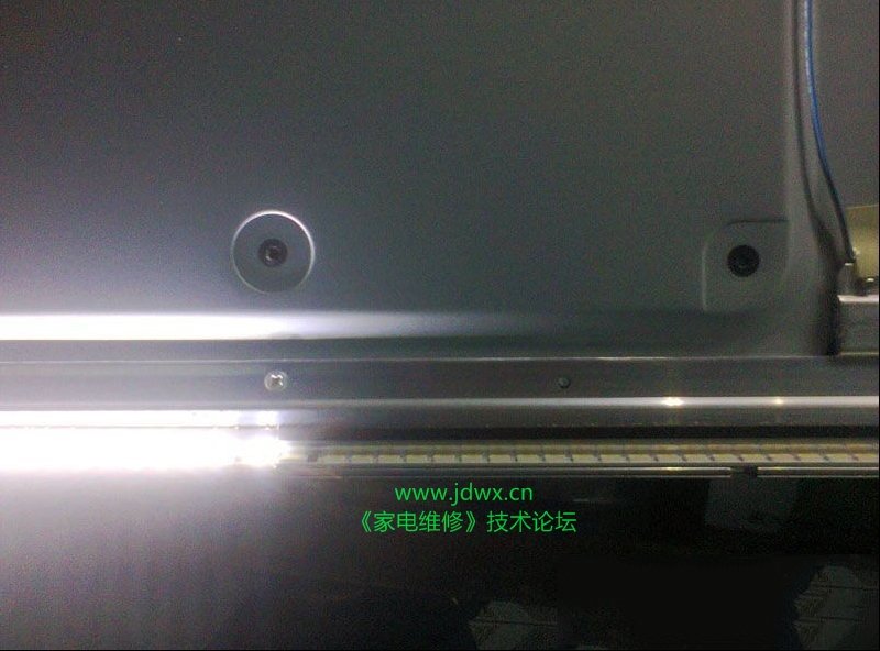 夏普液晶电视更换灯条的操作过程（图）
