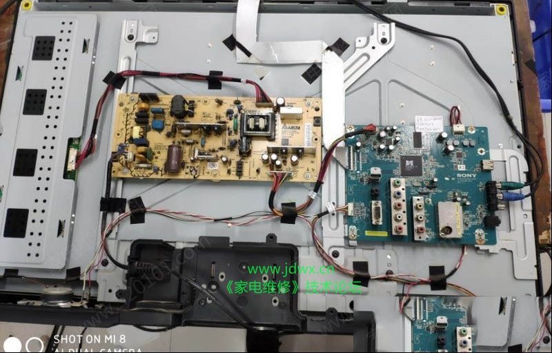 索尼KLV-32BX205电源指示红灯间歇性闪烁的检修思路