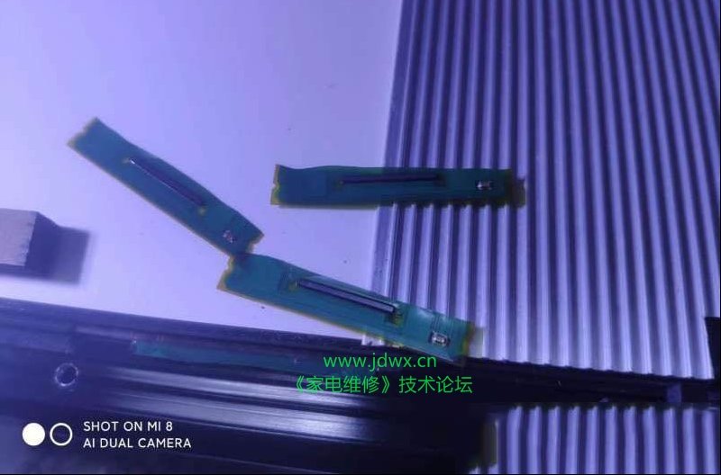 用割刀法修复杂牌组装机夏普屏的暗屏故障