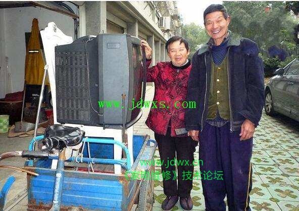 为小区的清洁工周大妈修电视换管座得来一代红薯