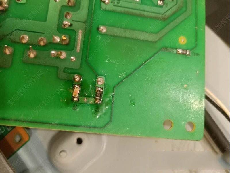 长虹55Q2F液晶电视指示灯闪不开机的通病检修思路