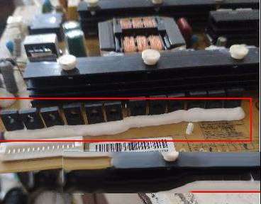 长虹UD49C6000iD液晶电视开机背光闪一下就灭的检修思路