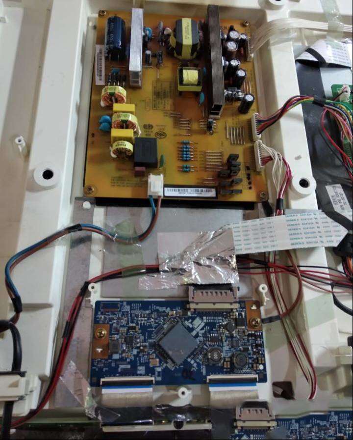 长虹3D42C2200i液晶电视屏背光闪的检修思路