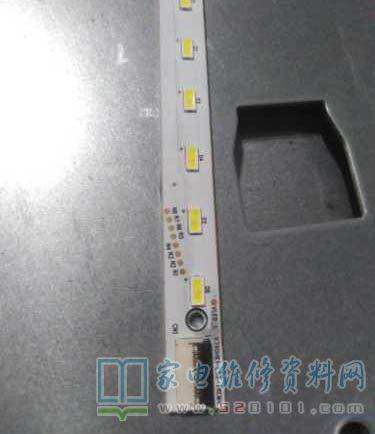 海信LED39K380J液晶电视开机背光一闪即灭的维修