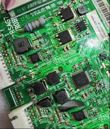 海信55K310X3D液晶电视指示灯亮不开机的维修