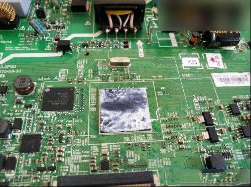 创维32E3500液晶电视开机后一会儿就死机