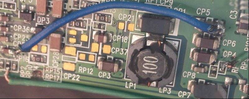 创维32L05HR液晶电视的螺丝顶到逻辑板怎么修理