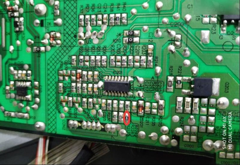 TCL 32F3300B液晶电视背光一闪即灭通病检修思路
