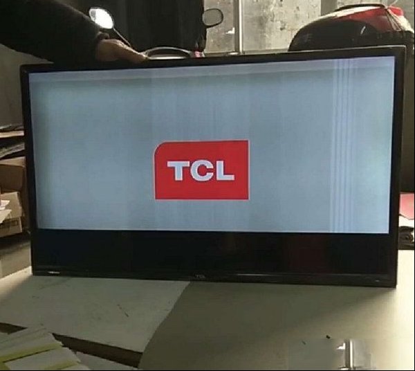 TCL 42寸液晶电视开机有竖线且灰屏的检修
