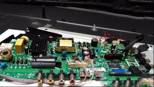 TCL LE32F8210液晶电视不开机的检修思路