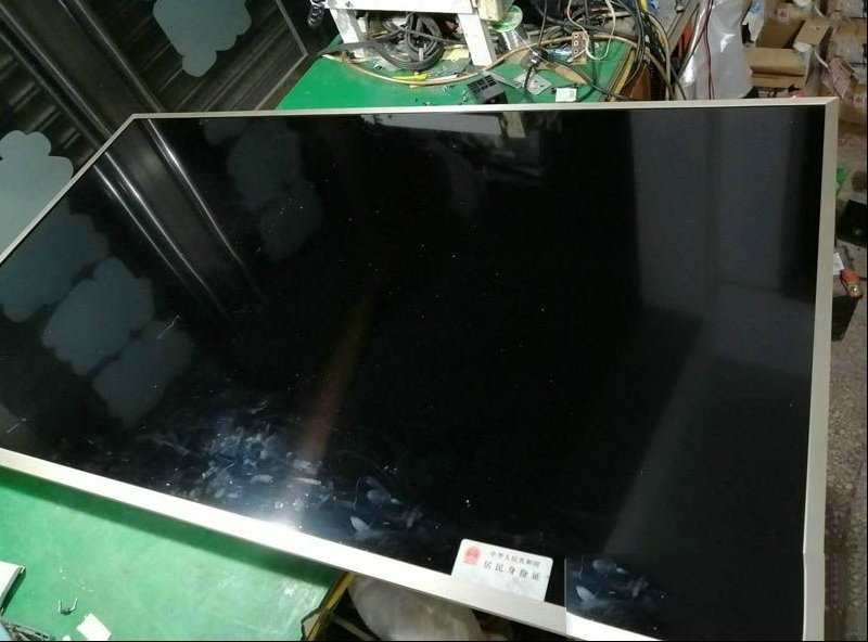TCL L55P2-UD液晶电视幻灯条拆屏的过程