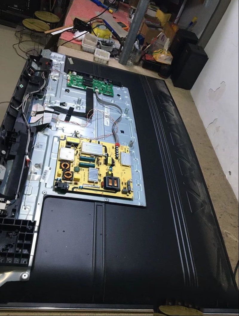 TCL 55英寸曲面液晶电视更换背光过程（图）