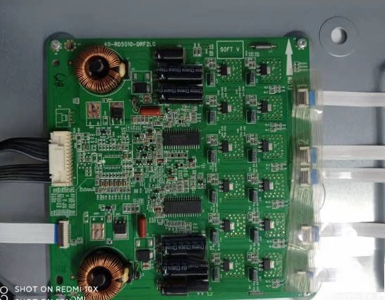 TCL L46E5500A-3D液晶电视灰屏且背光闪烁的检修思路