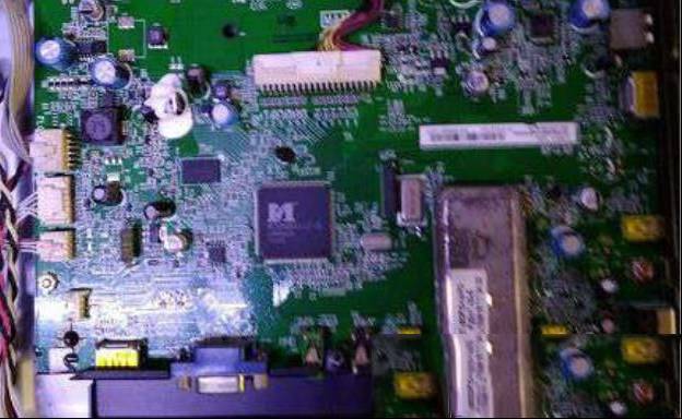 TCL 32P11液晶电视黑屏有声音的检修思路