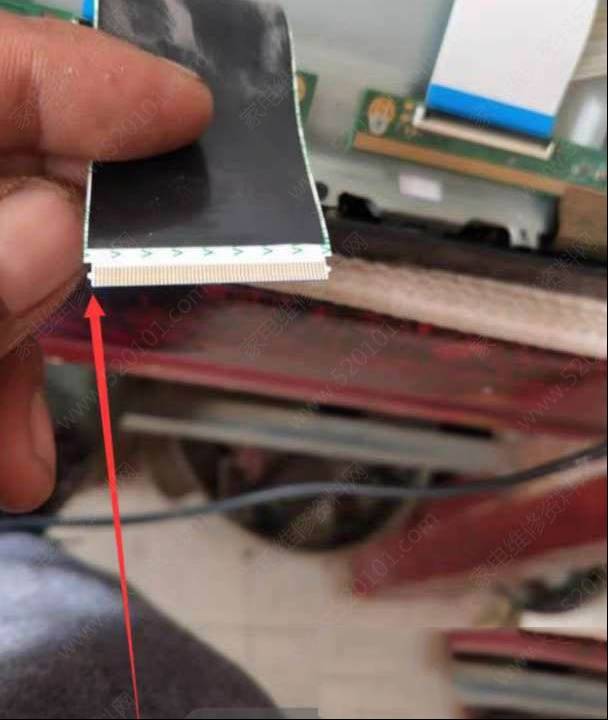 TCL L43F2820E液晶电视灰屏的检修思路