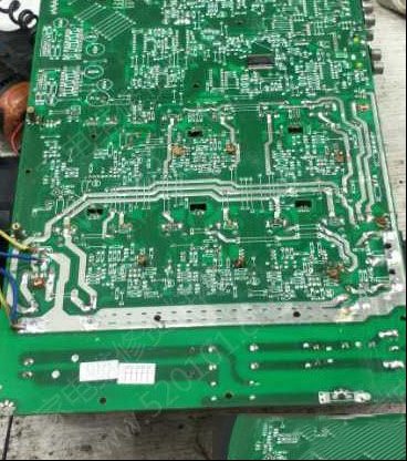 惠威AV-638功放通电开机显示E01代码的维修