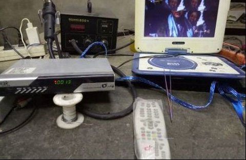 天地星户户通面板亮红灯不开机的检修