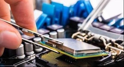 为什么在天气忽然转冷或转热的时候台式电脑容易不开机？