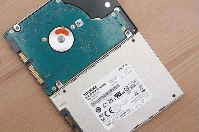 笔记本没有光驱怎么加装固态硬盘？