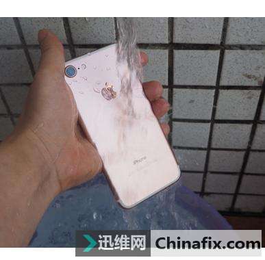 如果你的iPhone手机进水了应该如何维修呢？