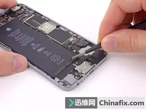 iPhone7P突然黑屏，如何维修？