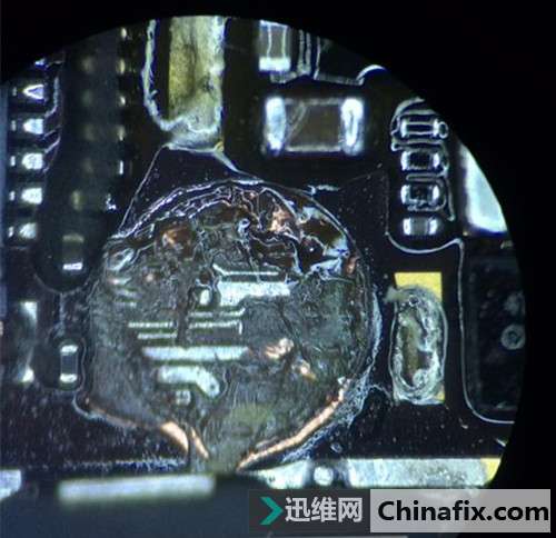 网友给苹果Iphone6换屏结果手机蓝屏不开机