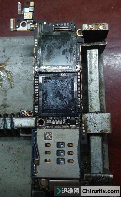 飞线解决iPhone5S 摔后不开机，蓝屏报错4013！