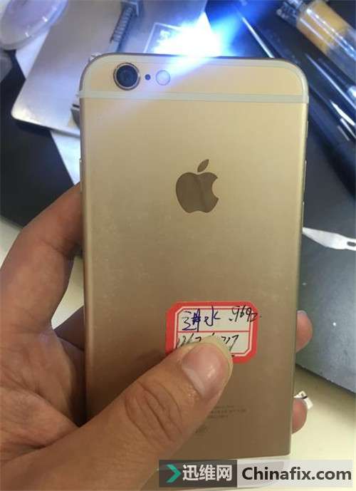 神功助iPhone6手机进水不开机恢复健康！
